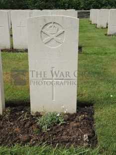 BROWN'S ROAD MILITARY CEMETERY, FESTUBERT - KING, G